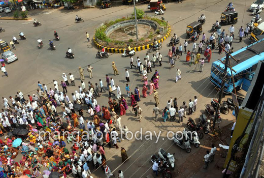 Raitha Sangha stages protest 1